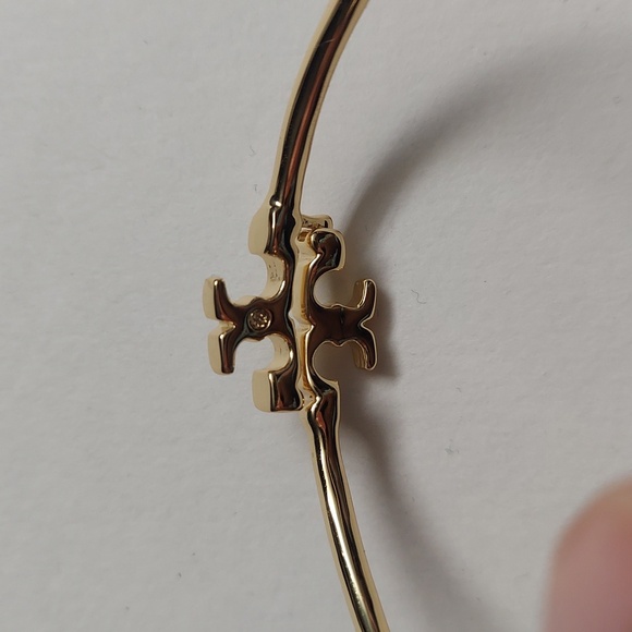 Tory Burch Eleanor Hinged Cuff bracelet in gold-plated brass. - Picture 3 of 6
